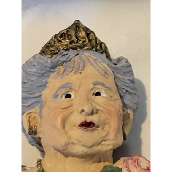 Vintage Hanford Crumpleton Elderly Woman Resin Figurine 1991 Wreath  Roses - Picture 4 of 10